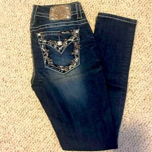 Miss Me, mid rise skinny, 5 pockets, tapered bottom, size 29